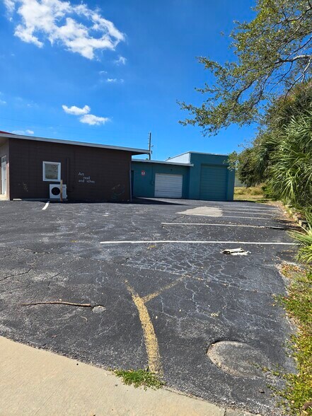 More Photos Of 211 Missouri Ave N, Largo Storefront Retail Office For Lease