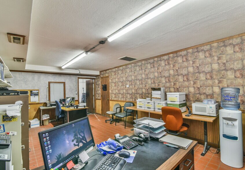 More Photos Of 6002 US Highway 50, Lamar Service For Sale