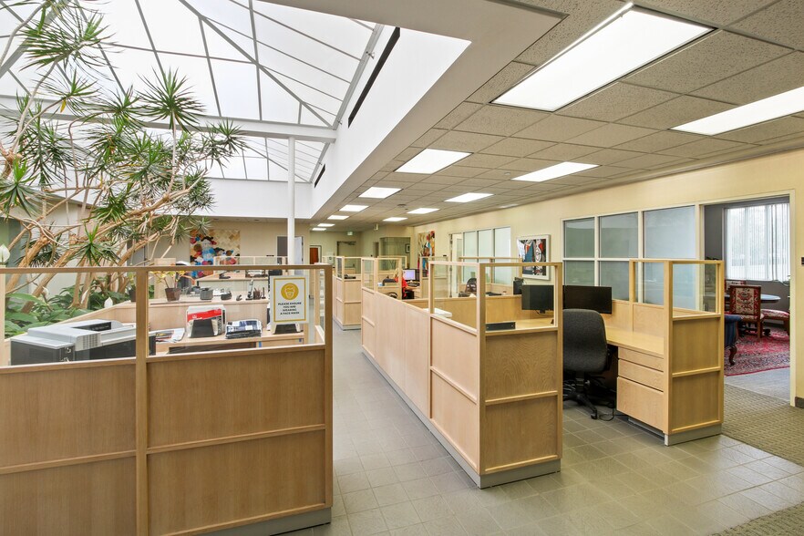 More Photos Of 1723 Cloverfield Blvd, Santa Monica Warehouse For Lease