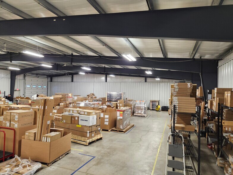 More Photos Of 106 Oak Creek Plz, Bloomington Warehouse For Sale