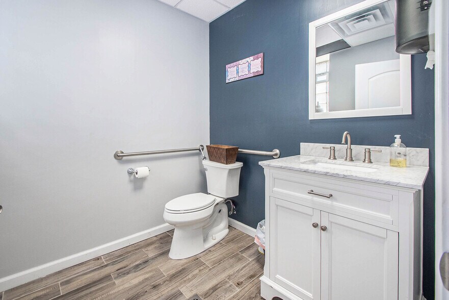 More Photos Of 14729 Champaign Rd, Allen Park Storefront Retail Office For Lease