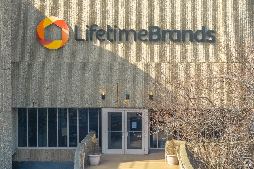 More Photos Of 1000 Stewart Ave, Garden City Research And Development For Sale