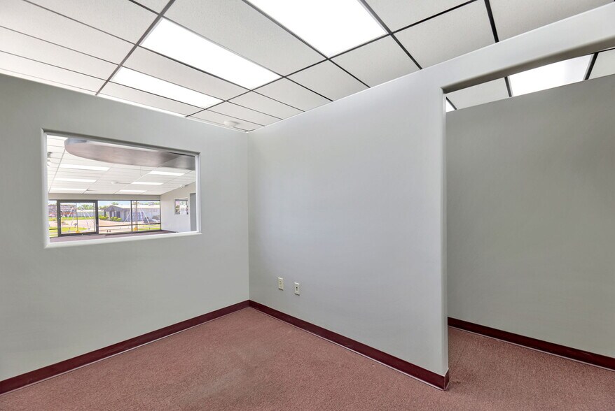 More Photos Of 11209 W Kellogg, Wichita Auto Dealership For Sale