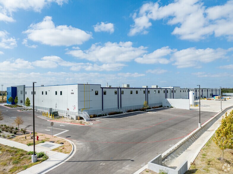 More Photos Of 15508 Impact Way, Pflugerville Warehouse For Lease