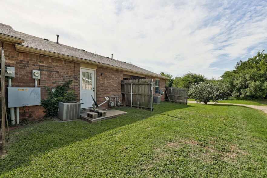 More Photos Of 713 S Locust St, Guthrie Apartments For Sale