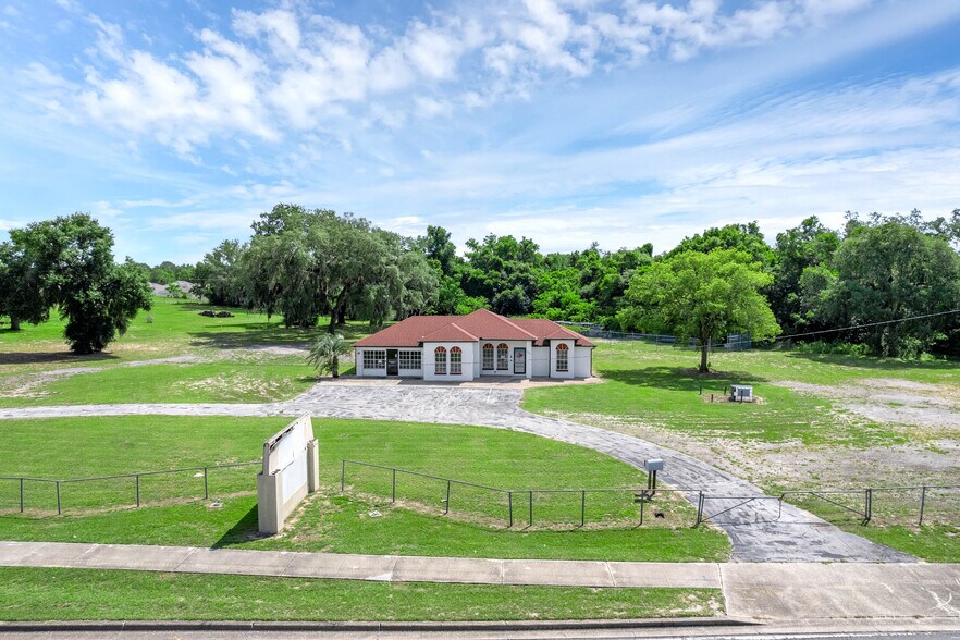 More Photos Of 334 E Myers Blvd, Mascotte Office For Sale