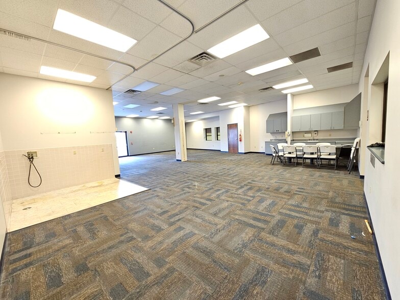 More Photos Of 2900 Plank Rd, Altoona Restaurant For Lease