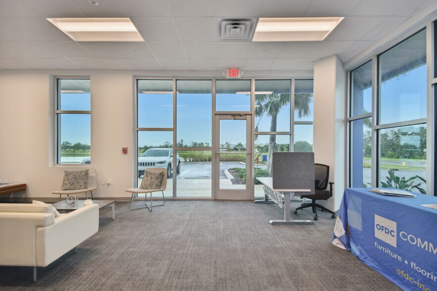 More Photos Of 4505 24th St E, Bradenton Distribution For Lease