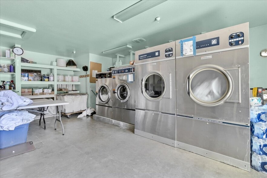 More Photos Of 1013 Front St, Soledad Hotel For Sale