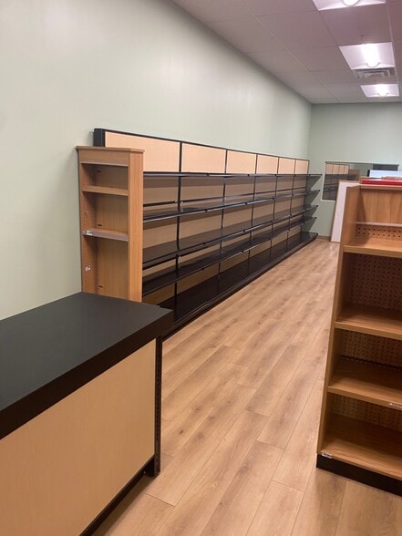 More Photos Of 243 Eastern Blvd N, Hagerstown General Retail For Lease