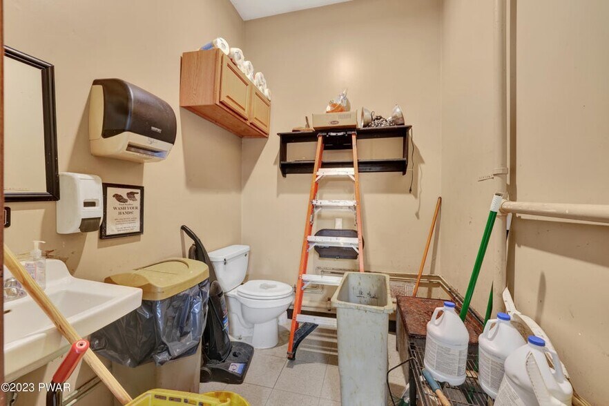 More Photos Of 302 Pennsylvania Ave, Matamoras Restaurant For Sale