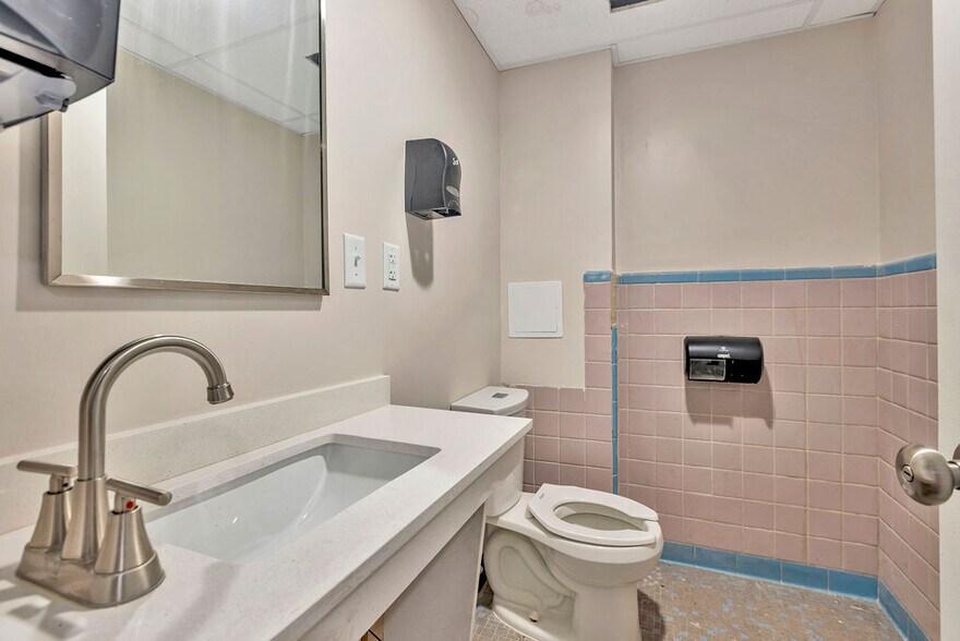 More Photos Of 2330 Victory Pky, Cincinnati Office Residential For Lease