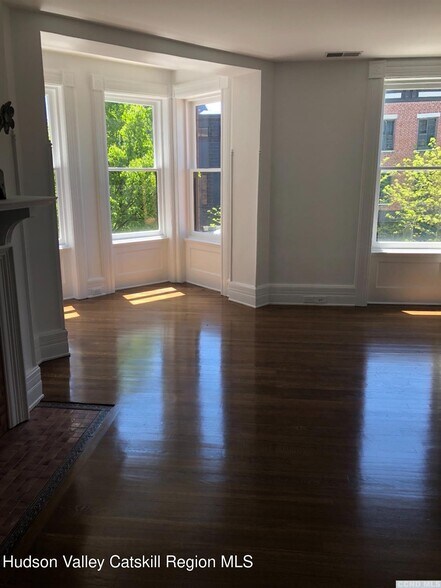 More Photos Of 420 Warren St, Hudson Office For Sale