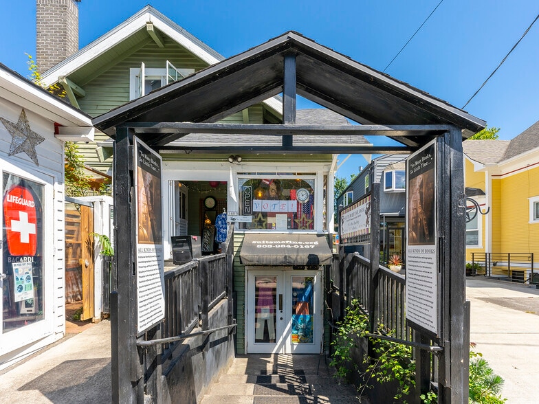 More Photos Of 1405 SE Tacoma St, Portland Storefront For Sale