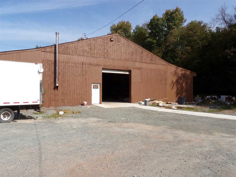More Photos Of 290 Jeffersonville North Branch Rd, Jeffersonville Warehouse For Lease
