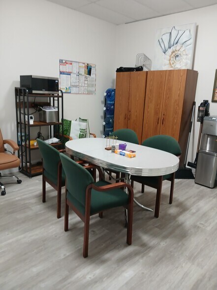 More Photos Of 115 N Tamiami Trl, Nokomis Office For Lease