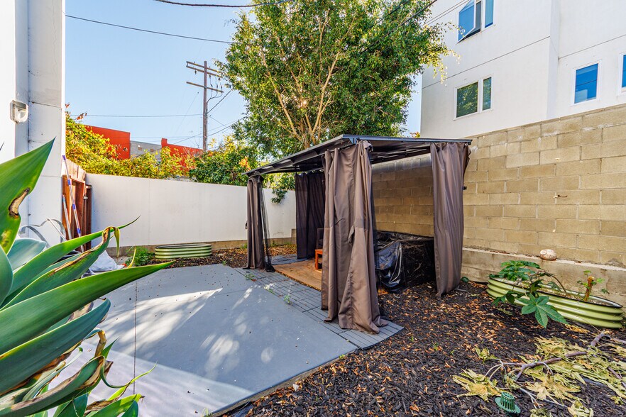 More Photos Of 1121 N Berendo St, Los Angeles Multifamily For Sale