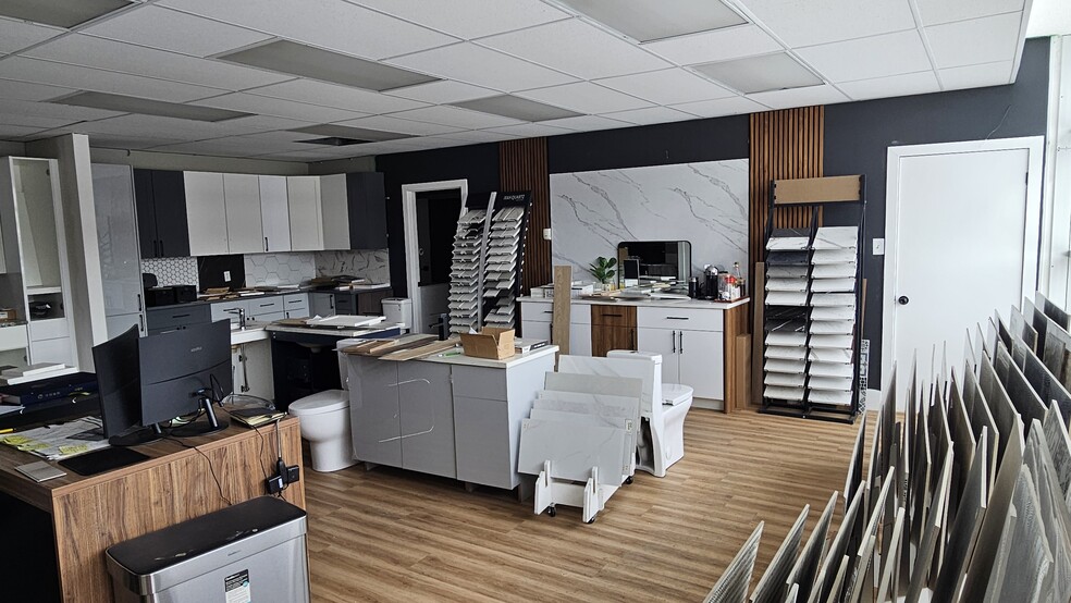 More Photos Of 8849/53 63 Avenue NW, Edmonton Showroom For Lease