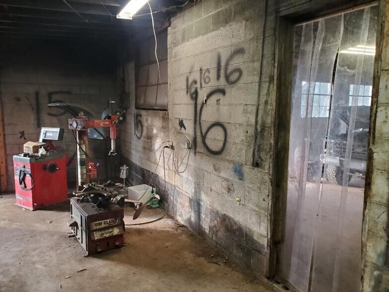 More Photos Of 5405 US Highway 78, Bremen Auto Salvage Facility For Sale