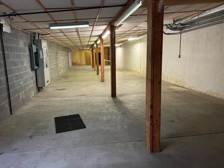 More Photos Of 868 State Route 3 and 12, Hinton Flex For Sale
