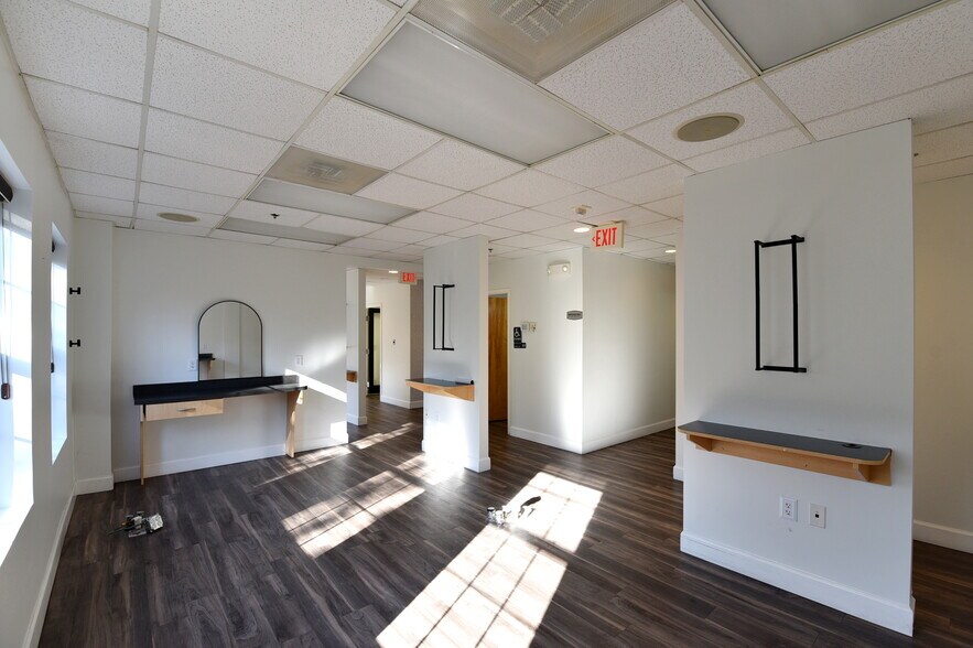 More Photos Of 13895 Hedgewood Dr, Woodbridge Medical For Lease