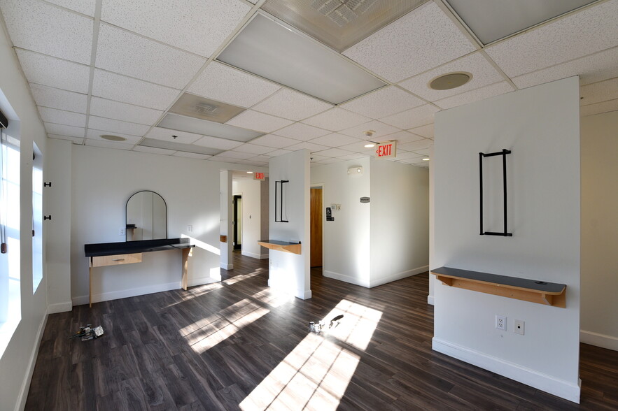 More Photos Of 13895 Hedgewood Dr, Woodbridge Medical For Sale