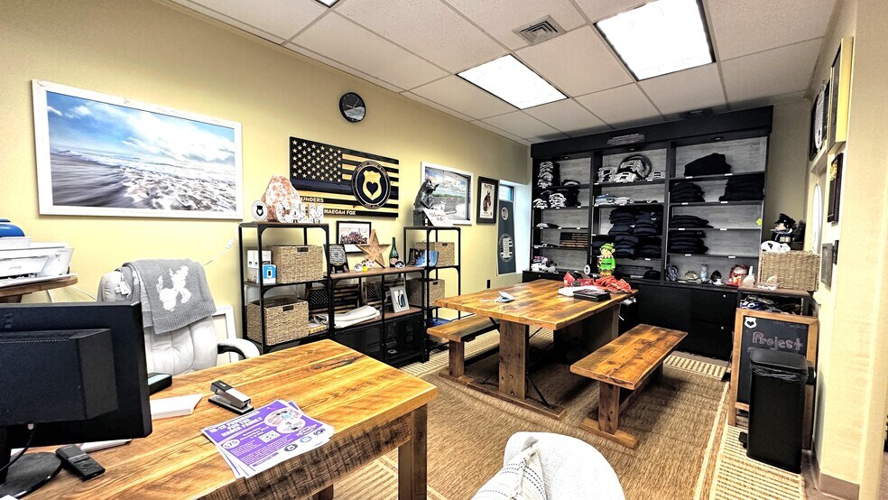 More Photos Of 1991 Smith St, Merrick Medical For Sale