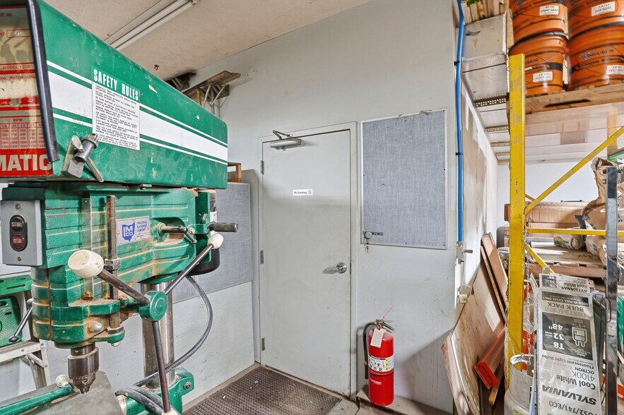 More Photos Of 237 Curtis St, Delaware Warehouse For Sale