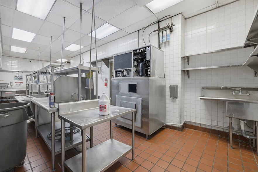 More Photos Of 1100-1106 W Avenue K, Lancaster Freestanding For Lease