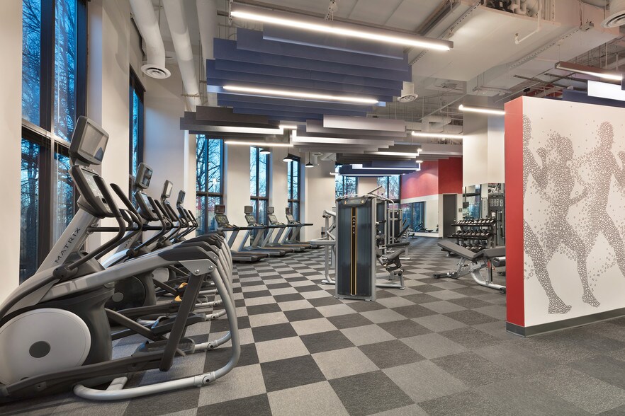 More Photos Of 3110 Fairview Park Dr, Falls Church Office For Lease