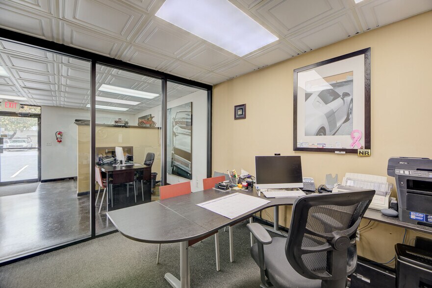 More Photos Of 2409 SW 59th Ter, West Park Auto Dealership For Sale