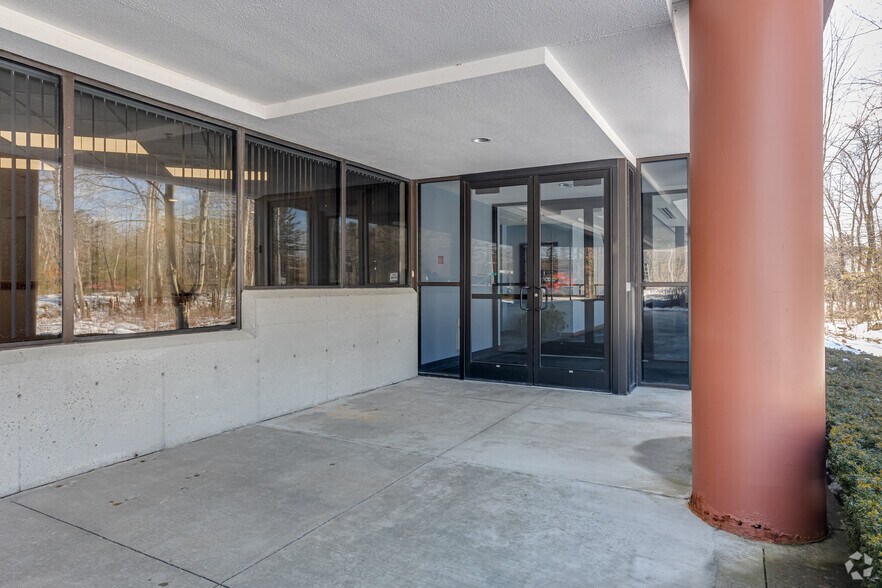 More Photos Of 1001 Hingham St, Rockland Office For Lease