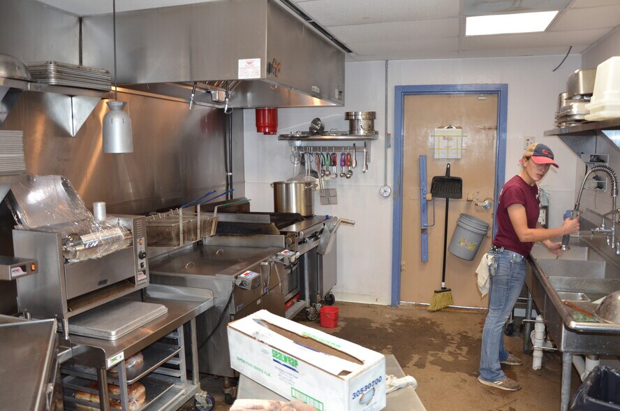 More Photos Of 2239 FM 3432, Adkins Freestanding For Sale