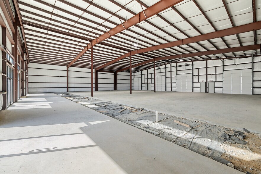 More Photos Of 202 W 1st St, Taylor Flex For Lease