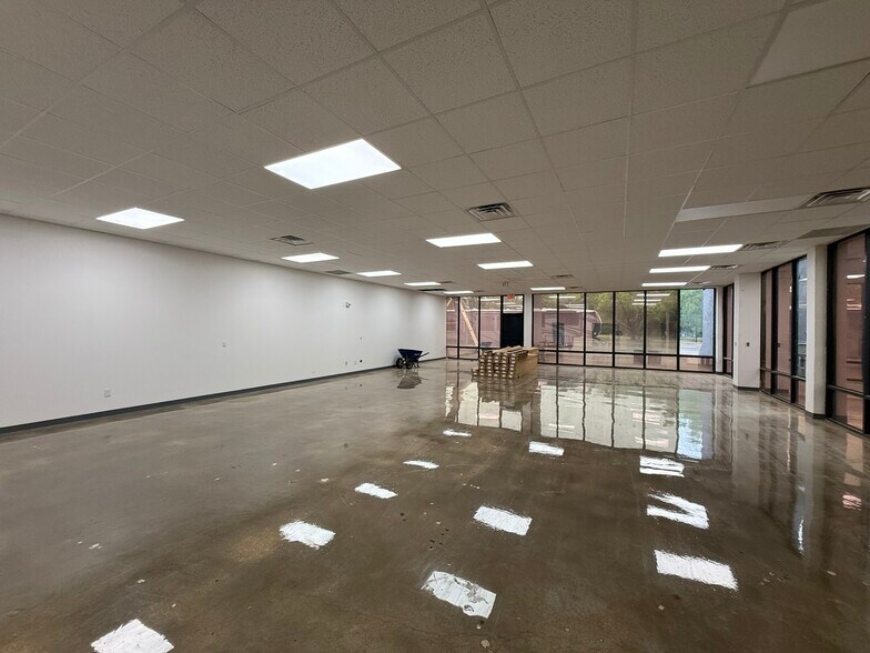 More Photos Of 900 N University Blvd, Jacksonville Medical For Lease