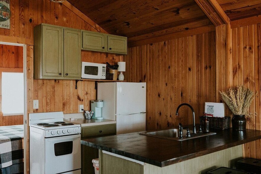 More Photos Of 896 Wilderness Rd, Mammoth Cave All Leisure For Sale