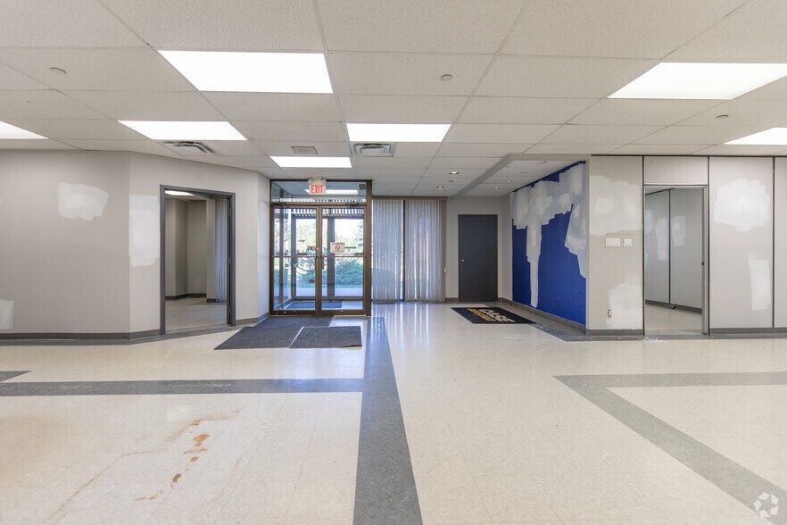 More Photos Of 1075 Clark Blvd, Brampton Warehouse For Lease