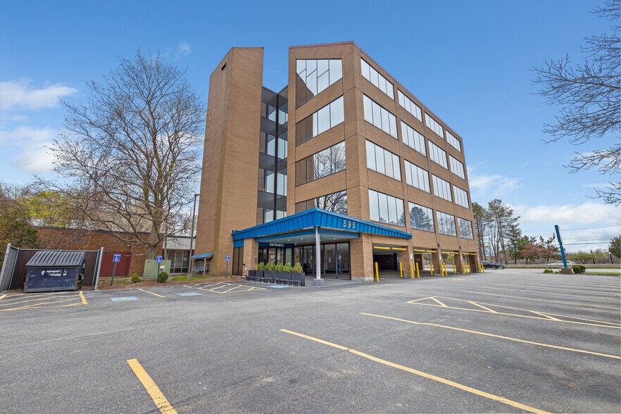 More Photos Of 595 Pawtucket Blvd, Lowell Medical For Lease