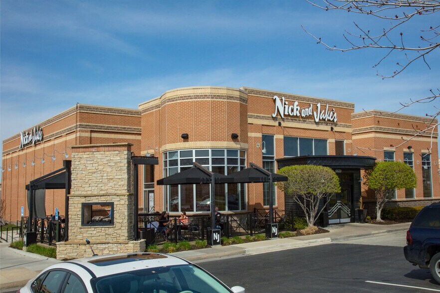 More Photos Of 6882-6936 W 135th St, Overland Park Unknown For Lease