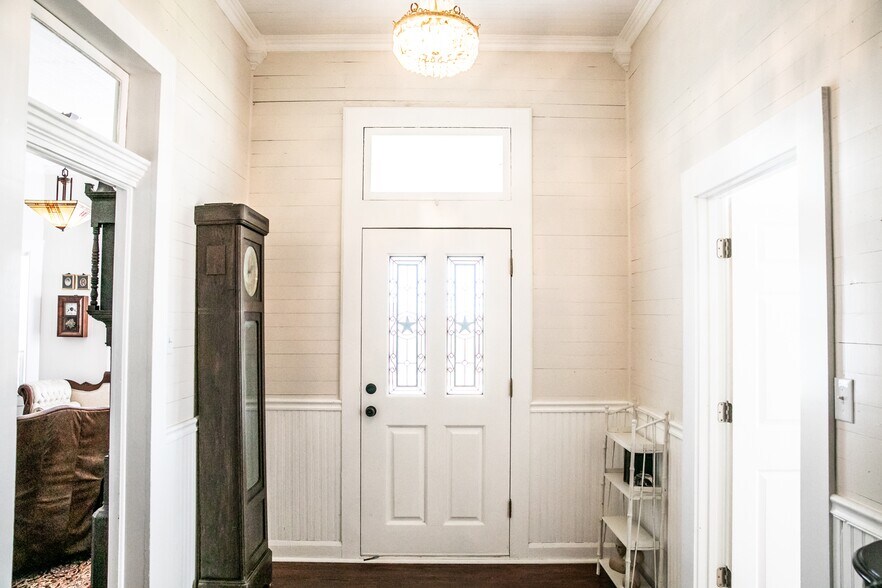 More Photos Of 13404 Washington St, Burton Specialty For Sale