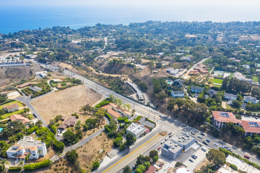 More Photos Of 28925 Pacific Coast Hwy, Malibu Storefront Retail Office For Sale