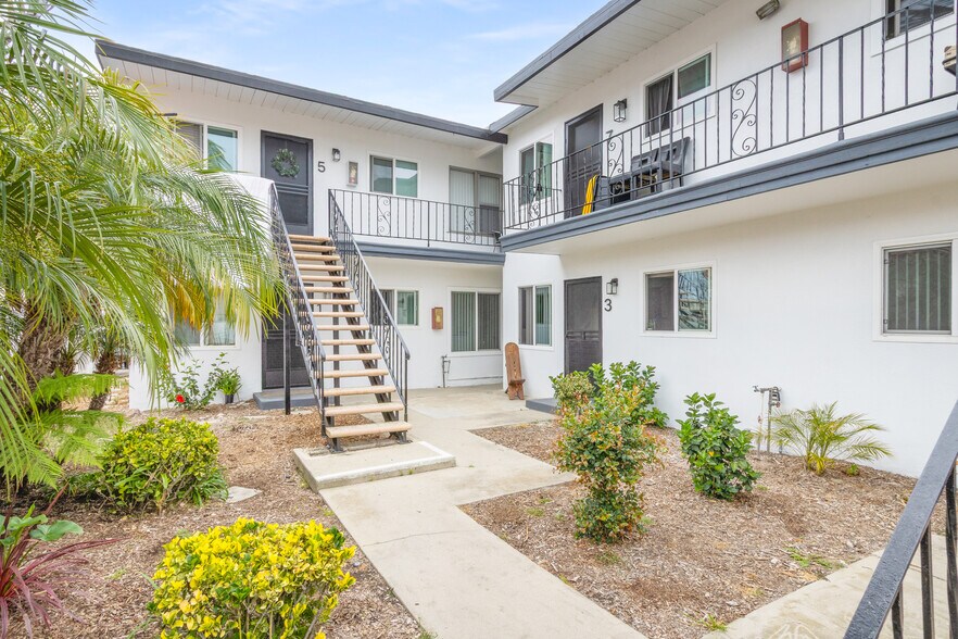 More Photos Of 25 Bennett Ave, Long Beach Apartments For Sale