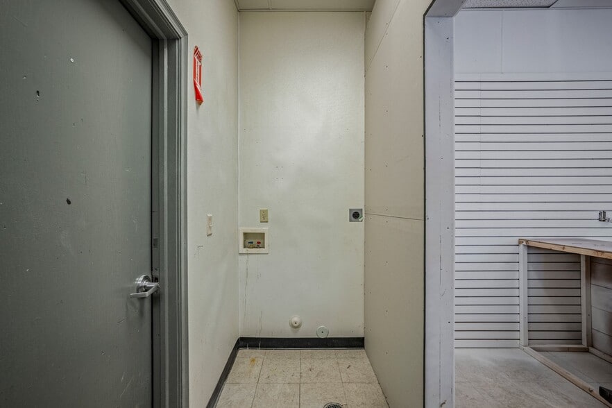 More Photos Of 1145 S Washington Blvd, Ogden General Retail For Sale