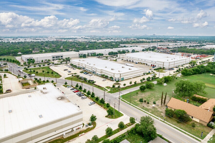 More Photos Of 5035 Eisenhauer Rd, San Antonio Unknown For Lease