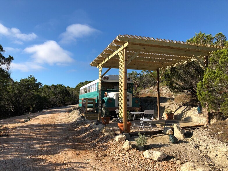 More Photos Of 530 Pioneer Trl, Dripping Springs Specialty For Sale