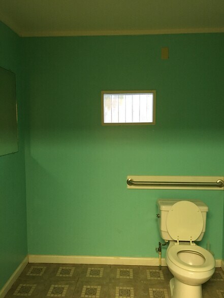 More Photos Of 302 Highway 22 W, Madisonville Restaurant For Sale