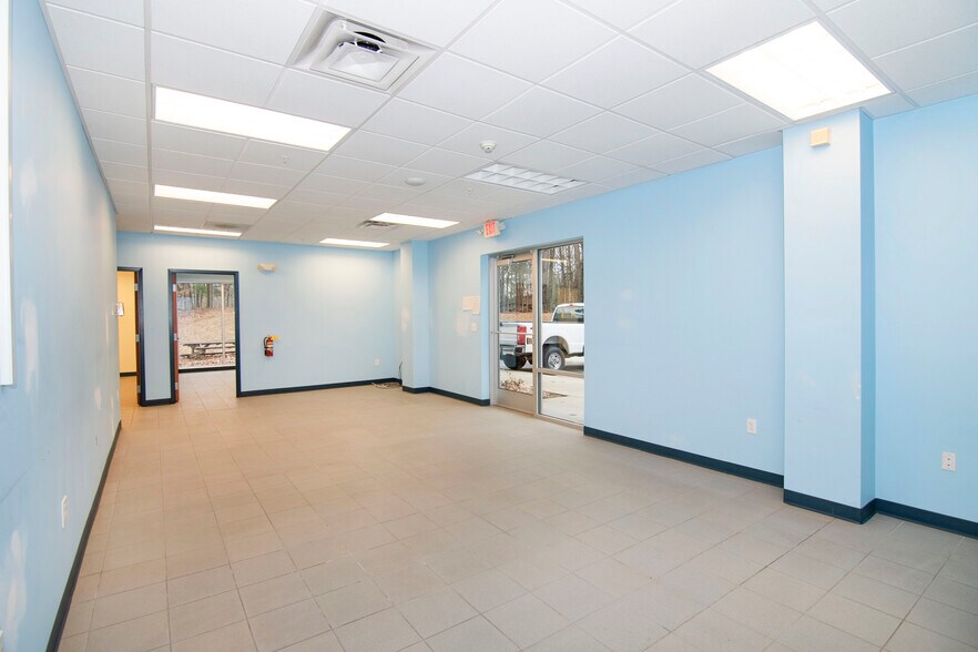 More Photos Of 3 Unlimited Dr, Saratoga Springs Office For Lease