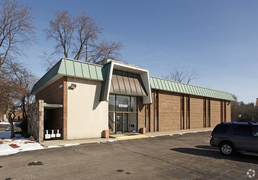 More Photos Of 25180 Lahser Rd, Southfield Business Park For Sale