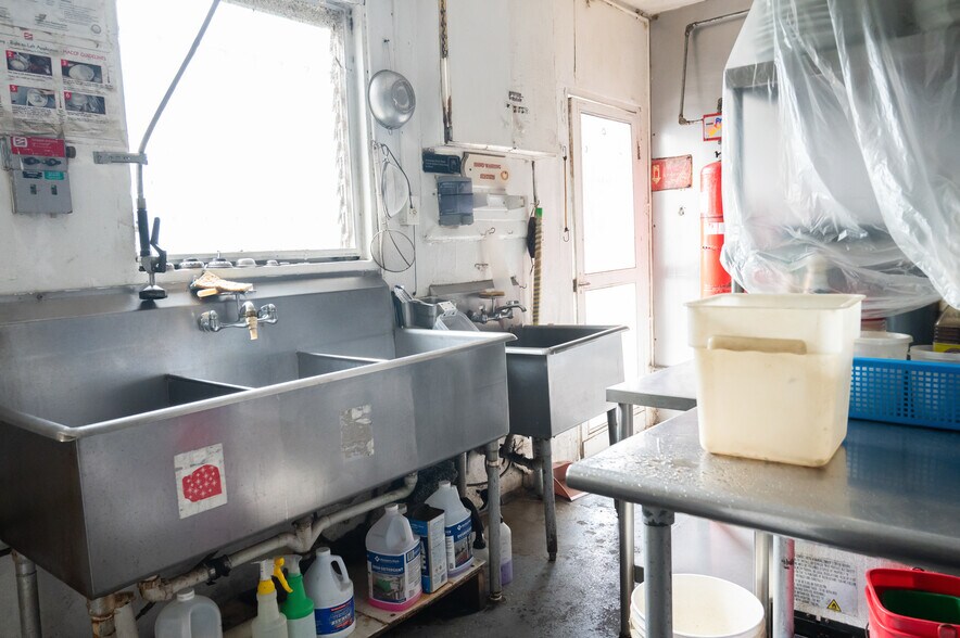 More Photos Of 3616 W Paxton Ave, Tampa Restaurant For Sale