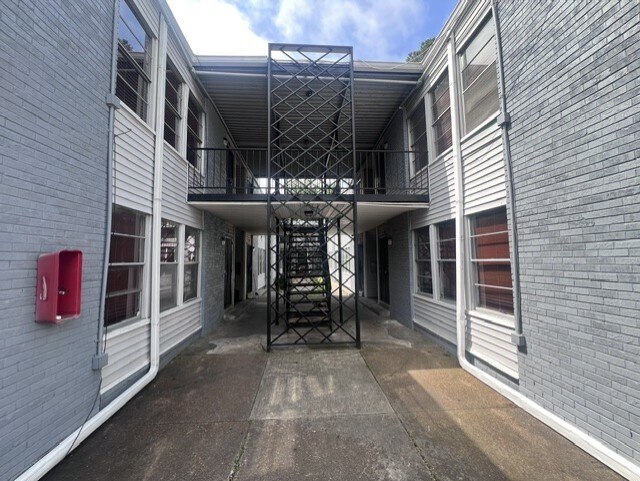 More Photos Of 1283 E Raines Rd, Memphis Apartments For Sale